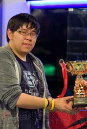 ウメハラvsインフィルの『スパIVAE2012』10先など世界最高峰の戦いをその目で！ 格ゲーイベント“MAD CATZ UNVEILED”が9月20日に開催