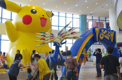 3ds ポケットモンスター X Y 本日発売 店内も新しくなったポケモンセンタートウキョーには早朝から0人を超えるファンが来場 電撃オンライン 3ds ポケットモンスター X Y 本日発売 店内も新しくなったポケモンセンタートウキョーには早朝から0人を超えるファンが来場 電撃オンライン