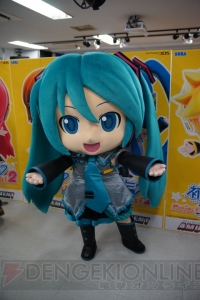 ミクダヨーも駆けつけた『初音ミク Project mirai 2』体験会“ミライまんまるミーティング おーたむ”！ ビッグエコーとのコラボルームもレポート