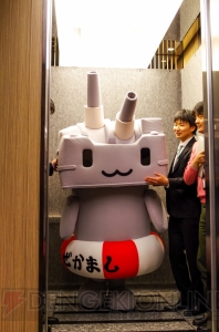 『艦これ』のあの人気キャラクターがアスキー・メディアワークスにやってきた！ 写真たっぷりでそのかわいらしい姿をお届けします