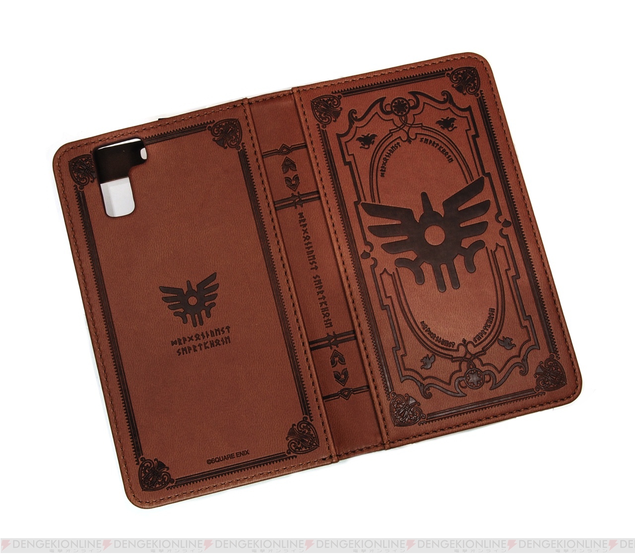 ドラゴンクエスト スマートフォンの公式ケースが14年1月17日に発売 冒険の書をイメージしたデザインに 電撃オンライン