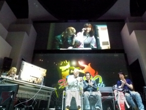 新宿ジャッキー、ブンブン丸、ちび太らが歴史を語った“祝20周年 バーチャファイター祭り”をレポート。高橋名人や『鉄拳』原田Pも出演！