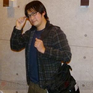 『魔都紅色幽撃隊』キャラ名鑑＋インタビュー：浅間萌市（声：川鍋雅樹）。境界科学を駆使して除霊道具を開発するアイドルオタク