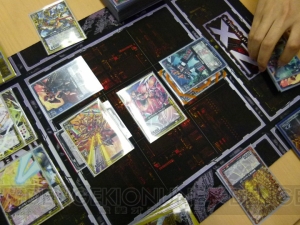 『ゼクス』最新弾『運命の相剋』のカードを使って久保田プロデューサーと遊んできました！ デッキリストも多数公開します