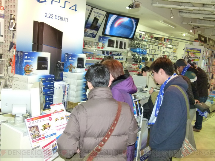 【PS4早朝販売】渋谷TSUTAYAは最終的に70人超の並びに。渋谷限定でPSNカード3,000円分が当たる抽選会も