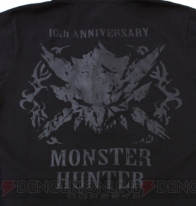230万円の『炎剣リオレウス ギター』をはじめ『モンスターハンター』のリオレウスをモチーフとした10周年記念のレアグッズが続々登場！