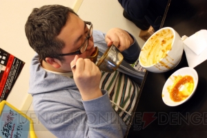 “『ブラック・ブレット』×カレーは飲み物。”カレー大食いバトル！ 勝てば読プレ、負けたら誰得の5媒体競合ゲリラ企画