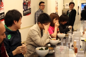“『ブラック・ブレット』×カレーは飲み物。”カレー大食いバトル！ 勝てば読プレ、負けたら誰得の5媒体競合ゲリラ企画