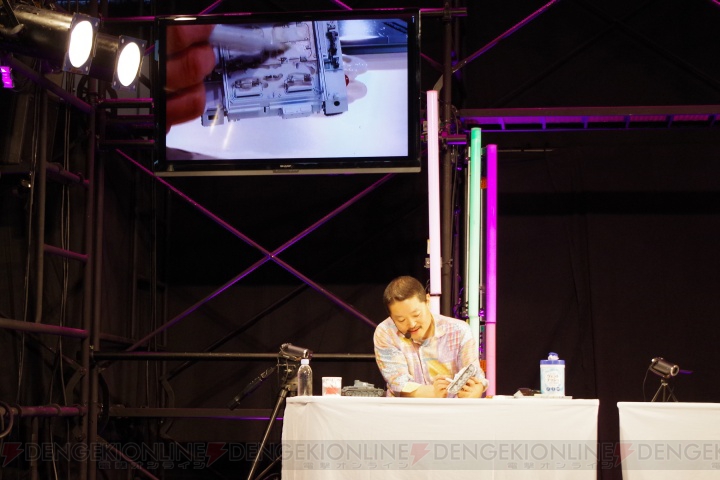 【ニコニコ超会議3】『ガルパン 戦車道、極めます！』コーナーで声優・中村桜さんが戦車プラモデルをリアルに仕上げるテクニックを実演
