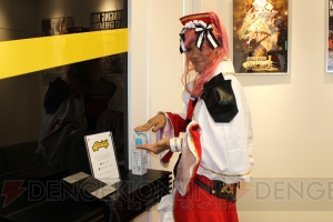 コスプレファイターの長島☆自演乙☆雄一郎さんが『戦姫インペリアル』のコラボを求めてAimingに殴りこみ!? URカードのプレゼントも