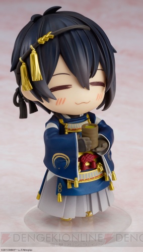 『刀剣乱舞』の三日月宗近がねんどろいど化。おじいちゃんらしい“のほほん顔”や湯呑みが付属