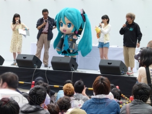 『初音ミク Project mirai でらっくす』イベントレポート。鏡音リンのネーミング裏話も!?