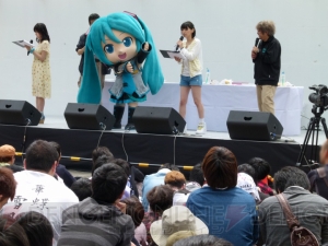 『初音ミク Project mirai でらっくす』イベントレポート。鏡音リンのネーミング裏話も!?