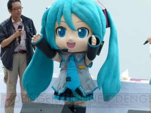 『初音ミク Project mirai でらっくす』イベントレポート。鏡音リンのネーミング裏話も!?