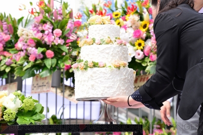 市来光弘 井ノ上奈々のマチ アソビ公開結婚式をレポート 雨の予報から一転 快晴で最高の祝福に 電撃オンライン