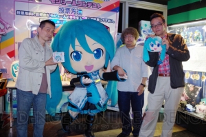 『初音ミク Project mirai でらっくす』ミクダヨーさんと握手！ 『mirai』シリーズはいったん終了に!?