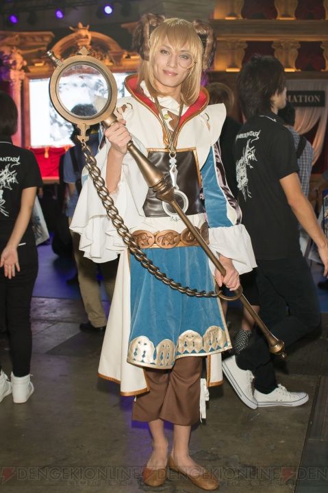 イベントを華やかに彩るコンパニオンさんの写真をお届け【TGS2015】