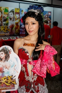 イベントを華やかに彩るコンパニオンさんの写真をお届け【TGS2015】