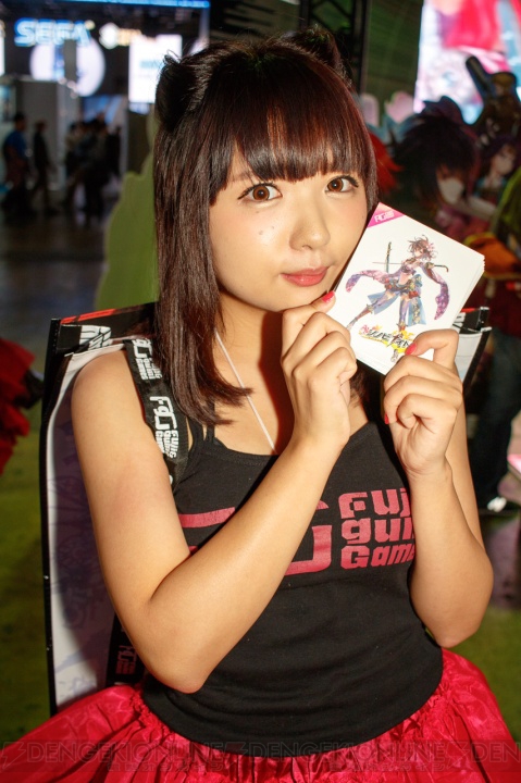 イベントを華やかに彩るコンパニオンさんの写真をお届け【TGS2015】