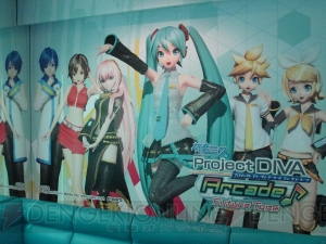 初音ミク仕様のルームがビッグエコーに登場！ 大迫力のプロジェクター映像などをフォトレポートでお届け