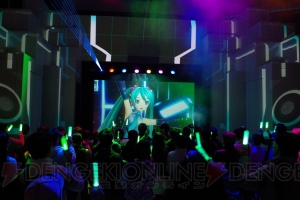 東京ジョイポリスが『初音ミク Project DIVA X』色に！ ライブイベントやコラボメニューをフォトレポート