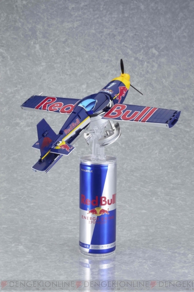 レッドブル』の缶が飛行機“レッドブル・エアレース”に変化！ 完成品 