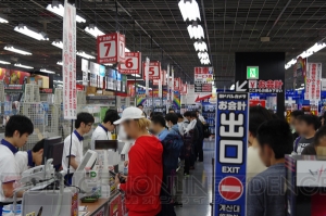 【電撃PS】『PS VR』の予約が本日開始。ヨドバシAkibaには500人ほどの行列が!! 体験会には『KITCHEN』も出展