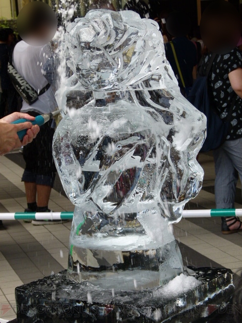 “5pb.祭り2016”では『YU-NO』の氷の彫像実演制作が大人気。ラボメンと会えるVRコーナーも