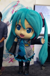 『初音ミク VR フューチャーライブ』の体験レポート。『Future Tone』にはPVを連続再生する機能が追加予定