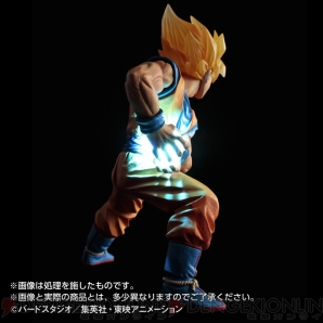 かめはめ波を撃つ直前の孫悟空フィギュアが登場。発光ギミックで完全