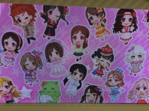 『デレステ』に染まる新宿駅の模様をお届け。ここでしか見られない展示の数々に注目