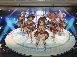 『デレステ』に染まる新宿駅の模様をお届け。ここでしか見られない展示の数々に注目