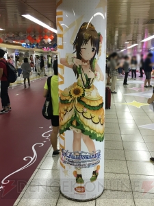 『デレステ』に染まる新宿駅の模様をお届け。ここでしか見られない展示の数々に注目