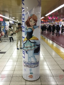 『デレステ』に染まる新宿駅の模様をお届け。ここでしか見られない展示の数々に注目