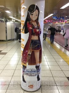 『デレステ』に染まる新宿駅の模様をお届け。ここでしか見られない展示の数々に注目