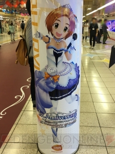 『デレステ』に染まる新宿駅の模様をお届け。ここでしか見られない展示の数々に注目