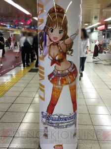 『デレステ』に染まる新宿駅の模様をお届け。ここでしか見られない展示の数々に注目