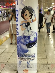 『デレステ』に染まる新宿駅の模様をお届け。ここでしか見られない展示の数々に注目