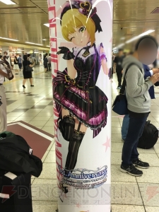 『デレステ』に染まる新宿駅の模様をお届け。ここでしか見られない展示の数々に注目