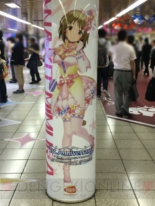 『デレステ』に染まる新宿駅の模様をお届け。ここでしか見られない展示の数々に注目