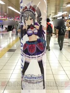 『デレステ』に染まる新宿駅の模様をお届け。ここでしか見られない展示の数々に注目