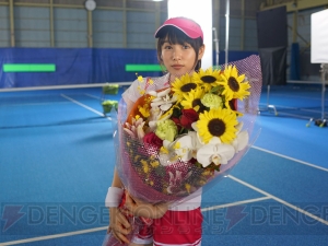 『白猫テニス』桜井日奈子さんがラッキィ池田さんの振り付けでエクササイズ。友情ダブルスも復活