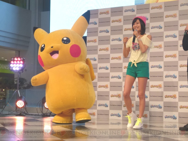 『ポケモン サン・ムーン』発売イベントで小島瑠璃子さんとピカチュウが“Zワザ”パフォーマンスを披露