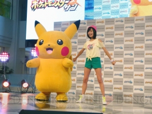 ポケモン サン ムーン 発売イベントで小島瑠璃子さんとピカチュウが Zワザ パフォーマンスを披露 電撃オンライン