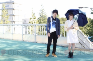 『君の名は。』東京と糸守の風景が1面ずつプリントされたコラボ傘が登場。組紐は三葉の髪飾りをイメージ