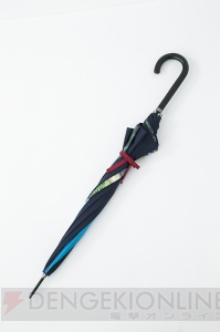 『君の名は。』東京と糸守の風景が1面ずつプリントされたコラボ傘が登場。組紐は三葉の髪飾りをイメージ