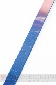 『君の名は。』東京と糸守の風景が1面ずつプリントされたコラボ傘が登場。組紐は三葉の髪飾りをイメージ