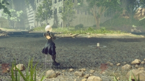 『NieR：Automata』のセーブは自動販売機で行う!? 新フィールド“遊園地廃虚”などにも迫る