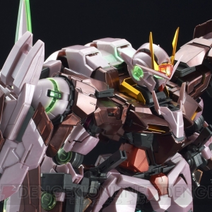 『ガンダム00』トランザムライザーのガンプラが登場。両肩のGNドライブにはLED発光ユニットを搭載
