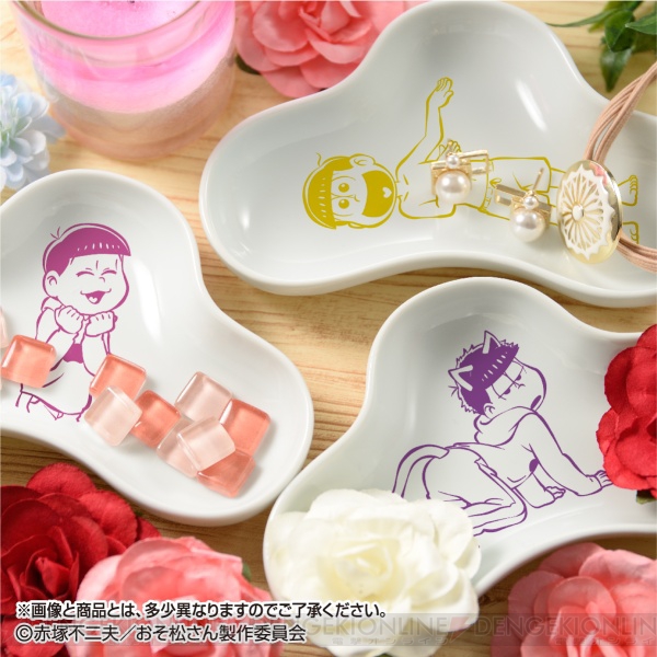 『おそ松さん』描き下ろしの6つ子が“松”型の豆皿になって登場